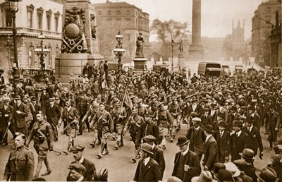 1. Bataillon London Scottish marschiert durch London bei der Ankunft aus Frankreich, 16. Mai 1919 von English Photographer